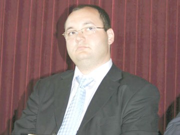 Cu executorii la uşă, Primăria Cogealac şi-a schimbat avocatul